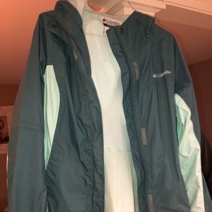 Women’s large Columbia rain jacket